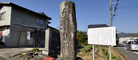 「我等の製糸」碑