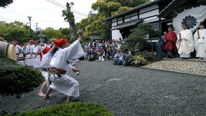 宮津祭に奉納される浮き太鼓(日吉神社)