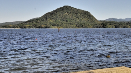 甲山・如意寺の海岸から